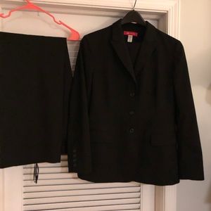 3 piece Ann Klein Women's Suit size 14 in Black